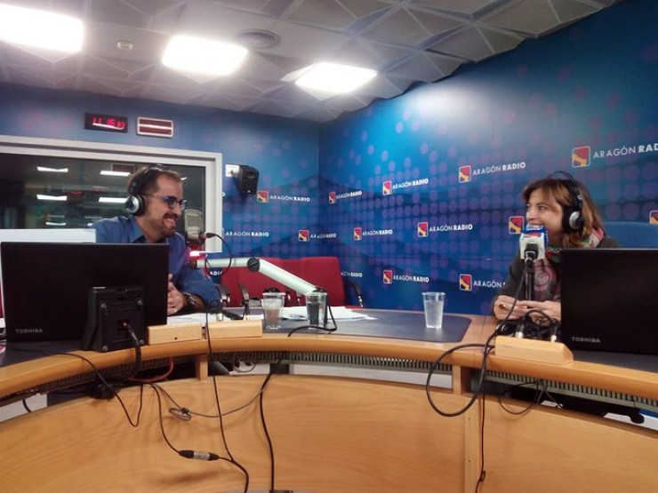 Marisol Aznar y Óscar Vegas en los estudios de Aragón Radio