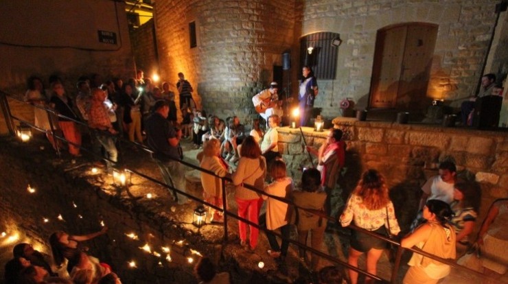 La visita nocturna a la judería de Uncastillo traslada al participante al siglo XV. (Foto: Fundación Uncastillo)