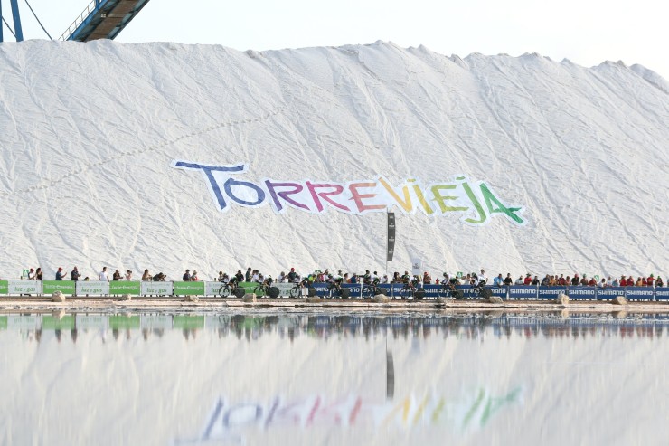 Una imagen de la primera etapa de La Vuelta que se ha celebrado en Torrevieja.