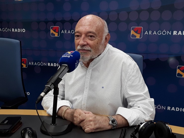 Ángel Pérez, en los estudios de Aragón Radio