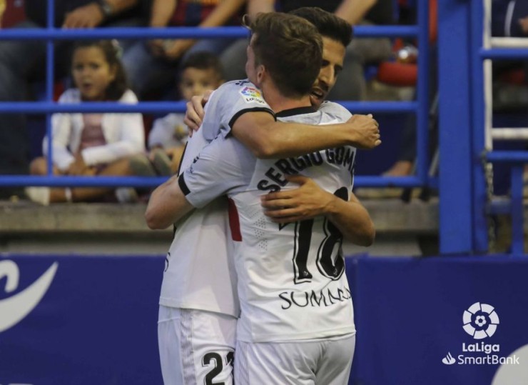 El Huesca celebra el gol de la victoria. Fuente: La Liga.