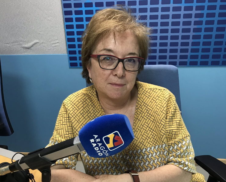 Luisa Miñana en los estudios de Aragón Radio