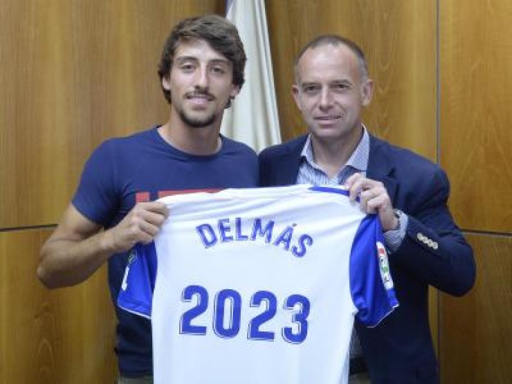 Delmás y Lapetra han firmado el acuerdo en las oficinas del club. Fuente: Real Zaragoza.