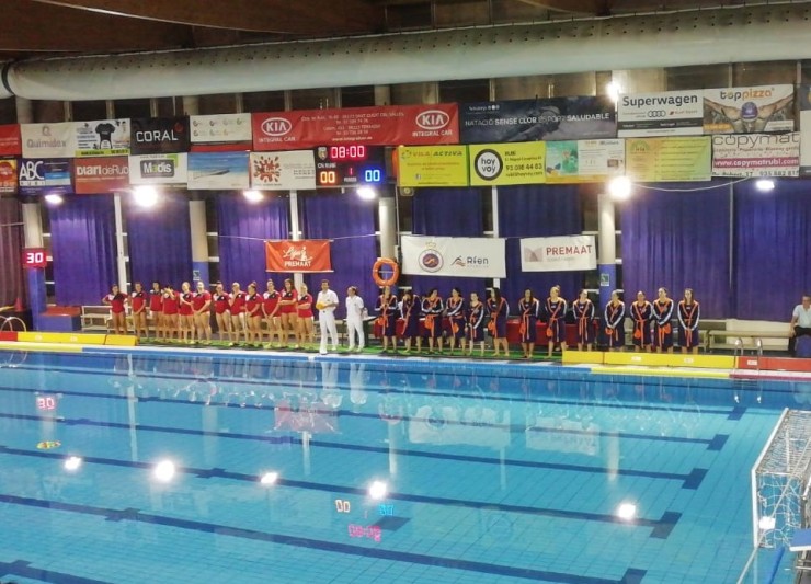 La Escuela Waterpolo Zaragoza en un partido de esta temporada.