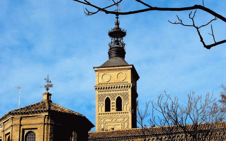 La Campana de los Perdidos hace referencia a una campana que tañía la iglesia de San Miguel de los Navarros en la capital aragonesa