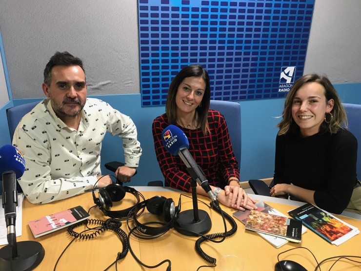 Sergio Gómez, Gloria Seoae y Cristina Millán en los estudios de Aragón Radio