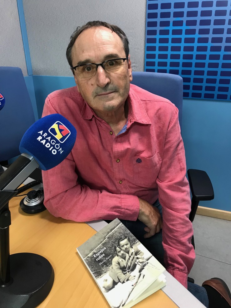 Entrevista a Mario Sasot en Aragón Radio junto a su obra "Espejos rotos"
