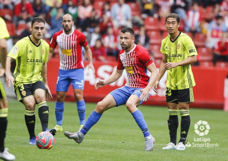 Imagen del partido entre Sporting de Gijón y Real Zaragoza de la primera vuelta.