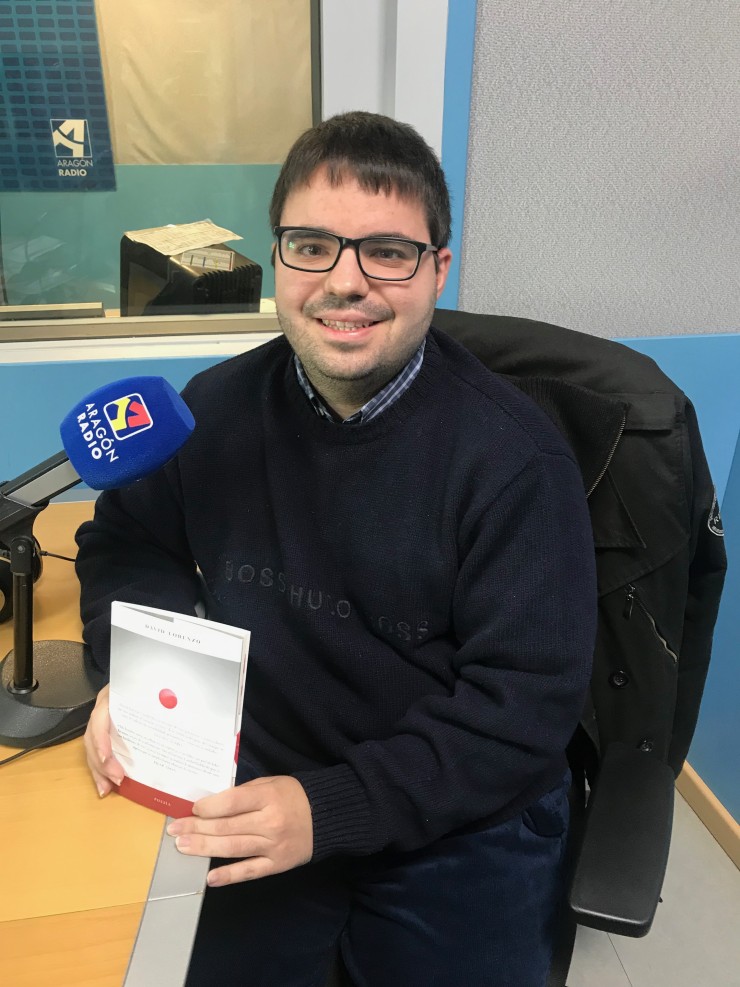 Entrevista al poeta David Lorenzo en Aragón Radio junto a su obra "Hablar despacio"