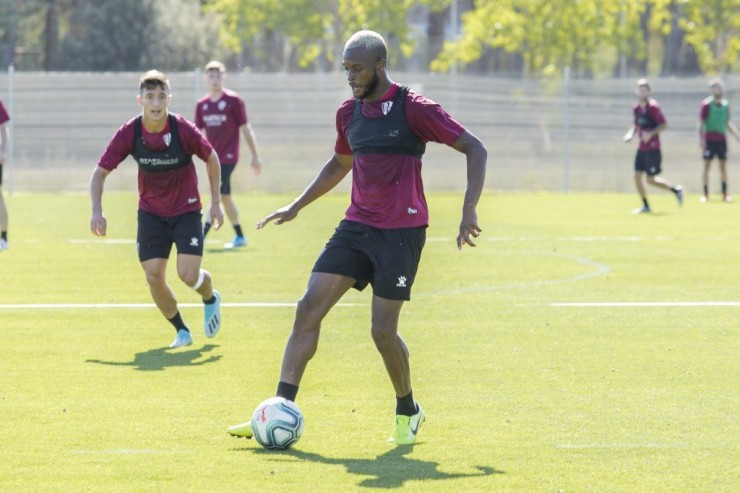 Doukouré durante un entrenamiento. Foto: SD Huesca.