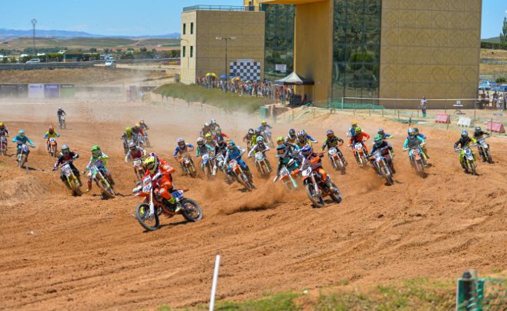 Salida de la carrera de MX85 del Campeonato Nacional disputado en MotorLand el pasado junio. Foto: Agency Sport Media