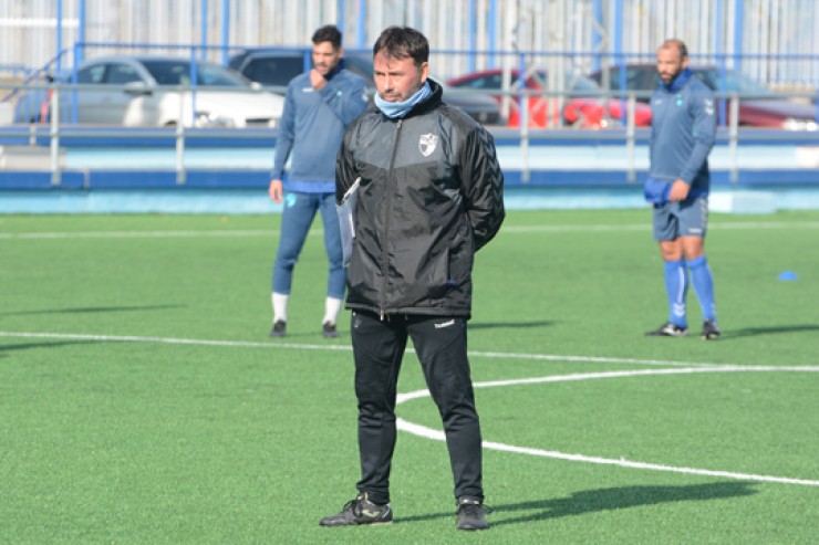 Manolo Sanlúcar durante un entrenamiento con el equipo.  Foto: CD Ebro.