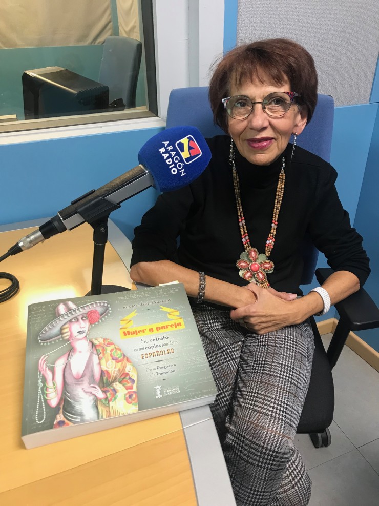 Entrevista a Ana María Martín Villegas en Aragón Radio junto a su libro "Mujer y pareja. Su retrato en mil copias populares españolas. De la posguerra a la Transición"