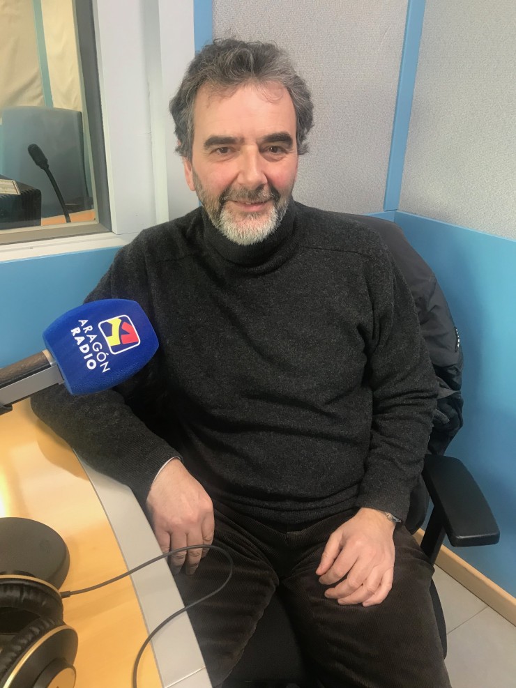 Entrevista a Miguel Carcasona en Aragón Radio presentándonos varios de sus poemarios
