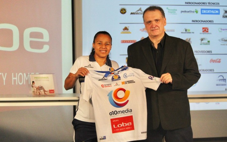 Dedeia ha sido presentada esta tarde como nueva jugadora de Sala Zaragoza.