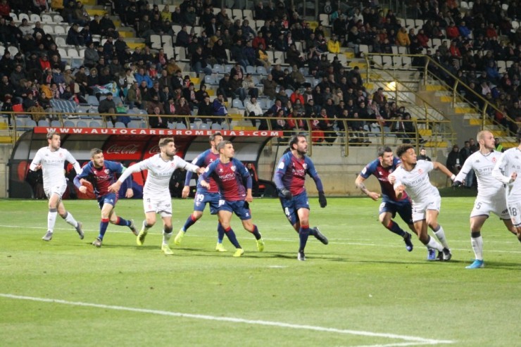 La SD Huesca durane el partido con la Cultural Leonesa. Foto: SD Huesca.