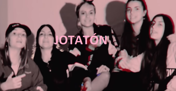 Una imagen del videoclip de "Las Chesas" para el proyecto Jotatón