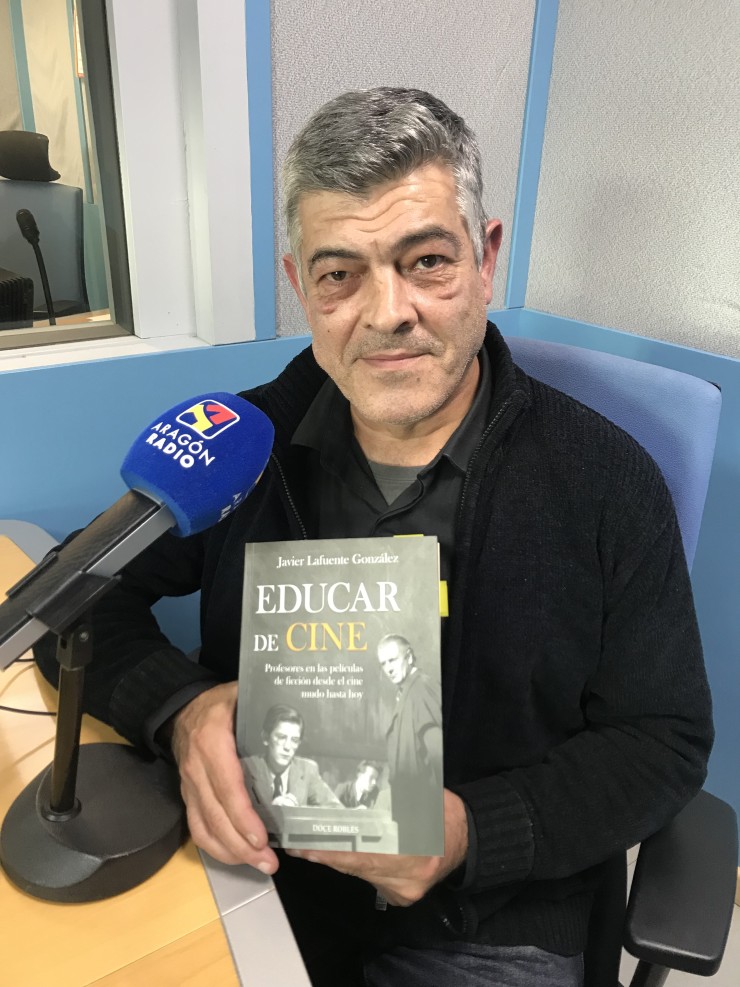 Entrevista a Javier Lafuente en Aragón Radio con su obra "Educar de cine"