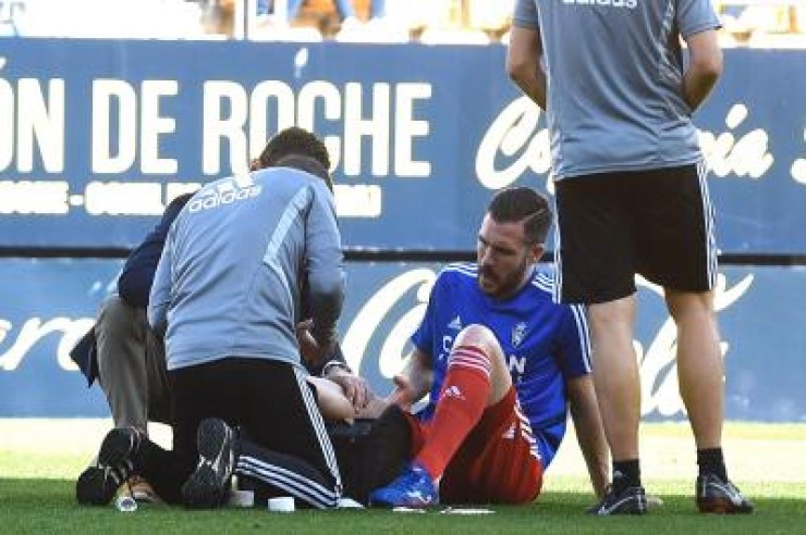 Pichu Atienza en el momento de la lesión. Foto: Real Zaragoza.