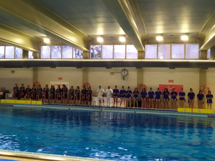 La Escuela Waterpolo Zaragoza, en un duelo de esta temporada en la piscina de Bomberos.