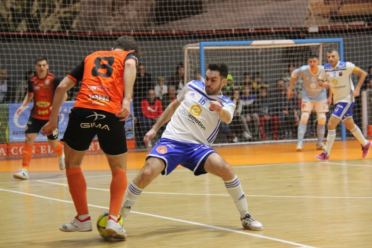 Fútbol Emotion Zaragoza venció en su último compromiso a Ribera de Navarra.