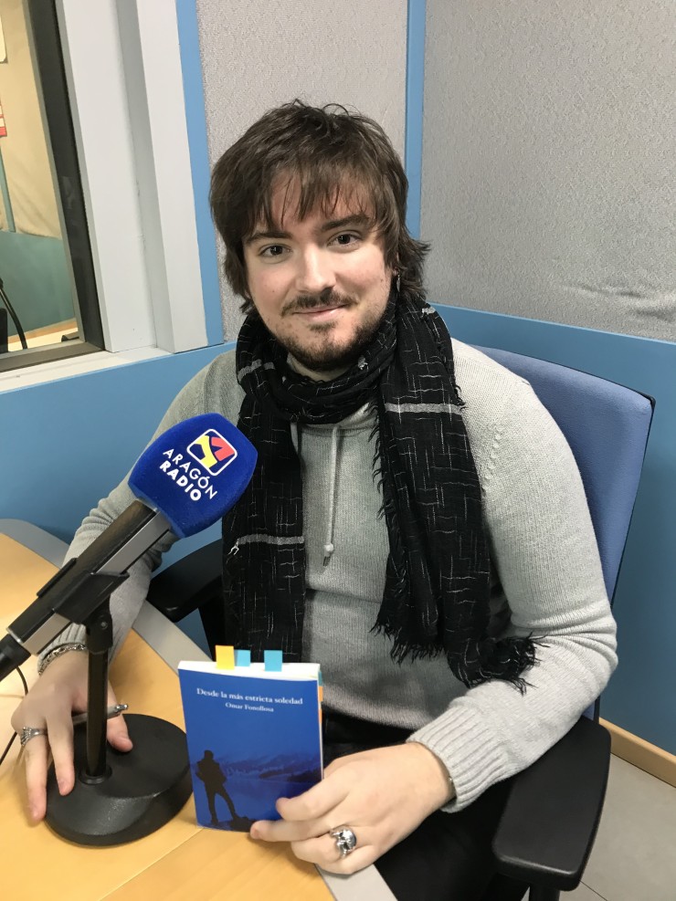 Entrevista a Omar Fonollosa en Aragón Radio junto a su obra "Desde la más estricta soledad"