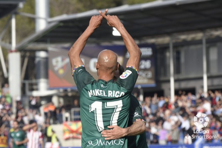Rico celebra el segundo gol. Foto: SD Huesca.