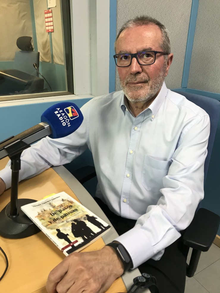 Entrevista a Vicente Sánchez en Aragón Radio dónde nos presenta su obra "De pasos y de pausas"
