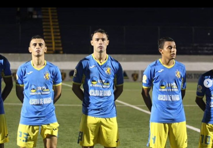 El delantero del Managua FC, en el centro, es el único aragonés que sigue jugando al fútbol.