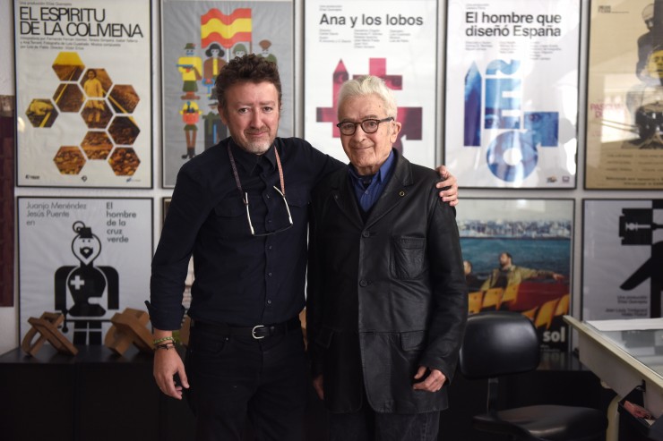 Jose María Cruz Novillo con quien comparte estudio de diseño (F. Público.es)