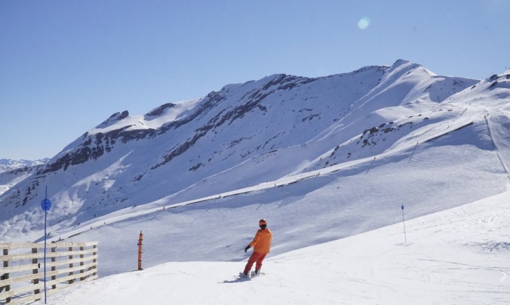 Un esquiador en las instalaciones de Aramón