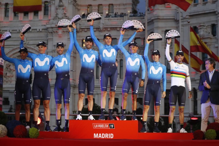 Jorge Arcas, tercero por la izquierda, participó en la última edición de la Vuelta.