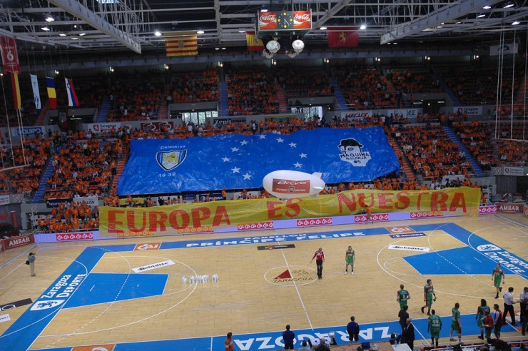 El pabellón Príncipe Felipe mostró una imagen espectacular en la ida de la final de la Copa EHF.