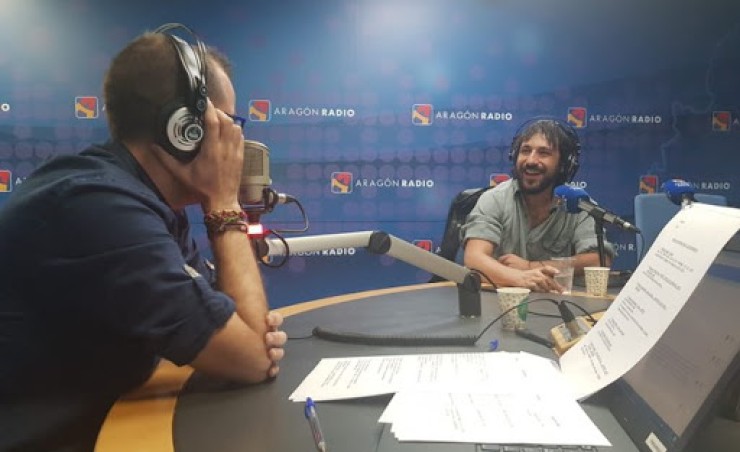 Alex Rodrigo en una de sus visitas a "La Cadiera" de Aragón Radio