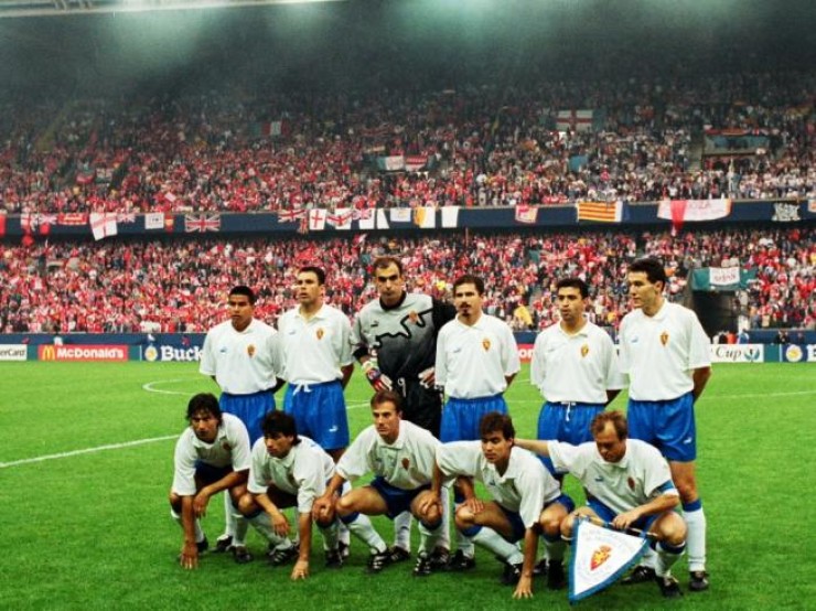 Paquete Higuera posa junto a sus compañeros instantes antes de arrancar la final en París.