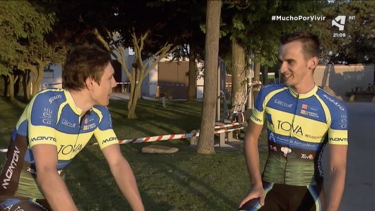 Toby y Kamil, los ciclistas internacionales que se quedaron confinados en Huesca.