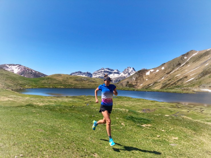 La corredora escoge el Pirineo aragonés para sus retos de 2020.