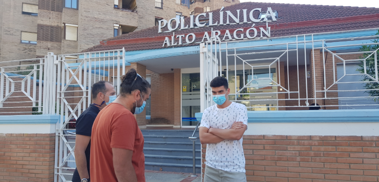 La plantilla pasará por la Policlínica Alto Aragón previo a comenzar los entrenamientos. Foto: Bada Huesca.
