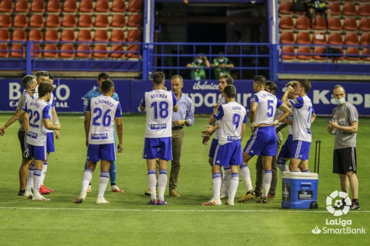 El Real Zaragoza durante el partido ante el Extremadura. Foto: LaLiga.