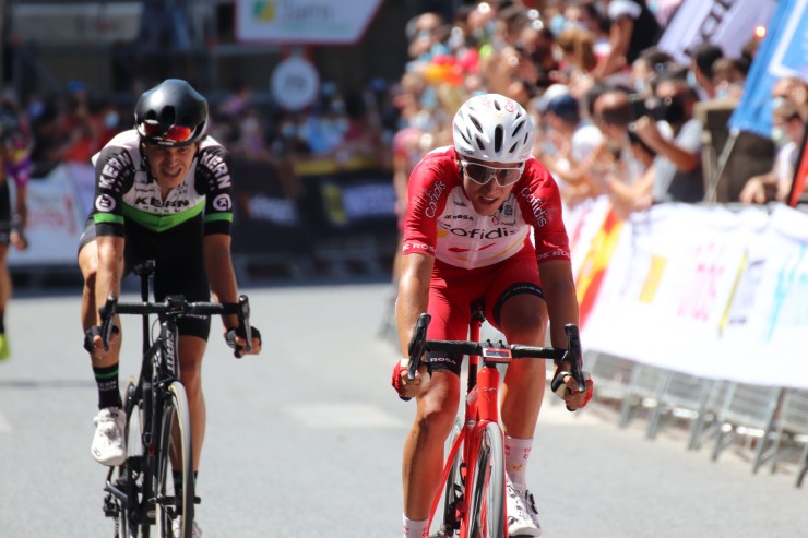 Fernando Barceló a su entrada en la meta en el Campeonato de España. Foto: Federación Española Ciclismo