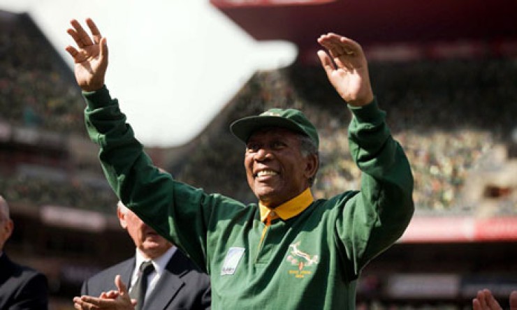 Morgan Freeman se mete en la piel de Nelson Mandela en 'Invictus'