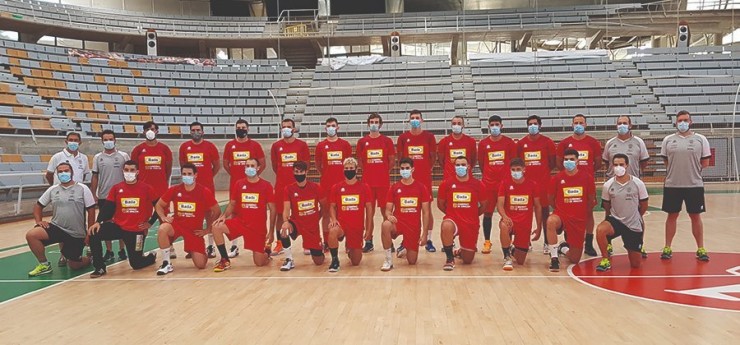 El equipo oscense ha empezado la Liga Asobal en el Palacio de los Deportes de Huesca.