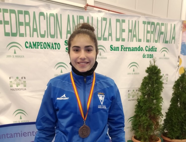 Irati Tejero posa con la medalla conquistada en San Fernando este pasado fin de semana.