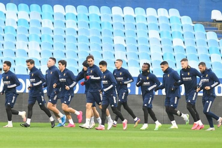 La plantilla del Real Zaragoza durante un entrenamiento