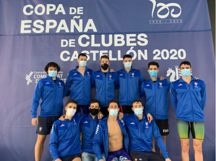 Los integrantes del equipo masculino de natación en la Copa de España de Clubes