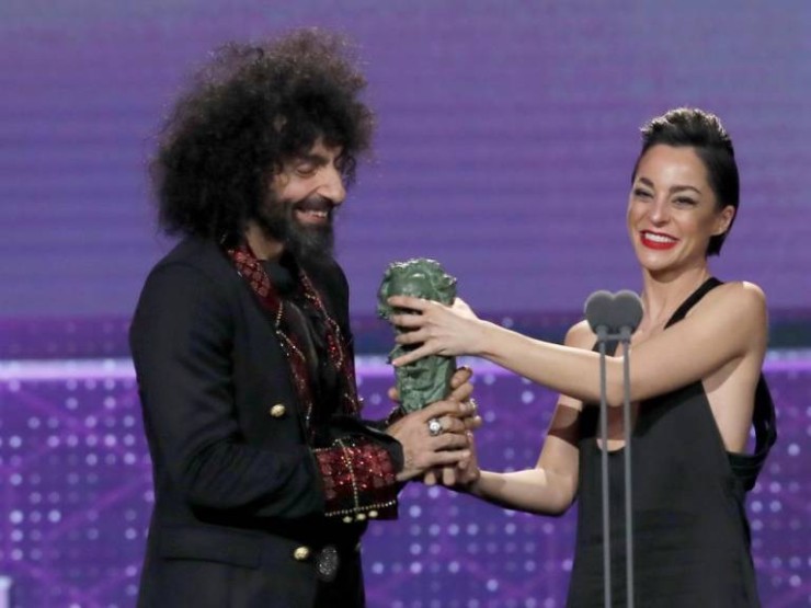 Nata Moreno y Ara Malikian recogiendo el Goya al Mejor Documental