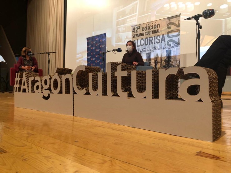 Ana Segura, Jefa de programas de Aragón Radio en la presentación de la Semana Cultural de Alcorisa
