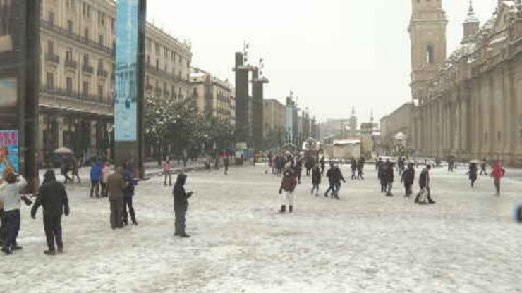 La plaza del Pilar, completamente cubierta de nieve tras el paso de Filomena.