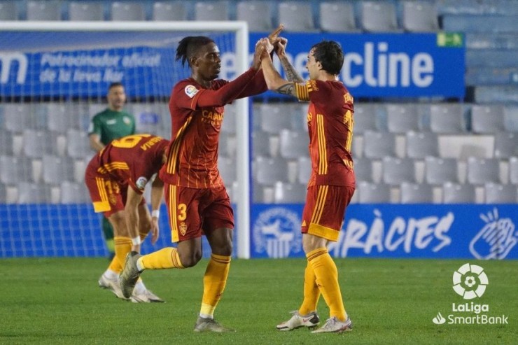 Jair Amador y Eguaras celebran el gol del primero el pasado viernes en Sabadell. Foto: LaLiga