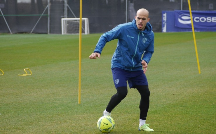 Sandro, en la sesión de entrenamiento de ayer domingo. Foto: SD Huesca